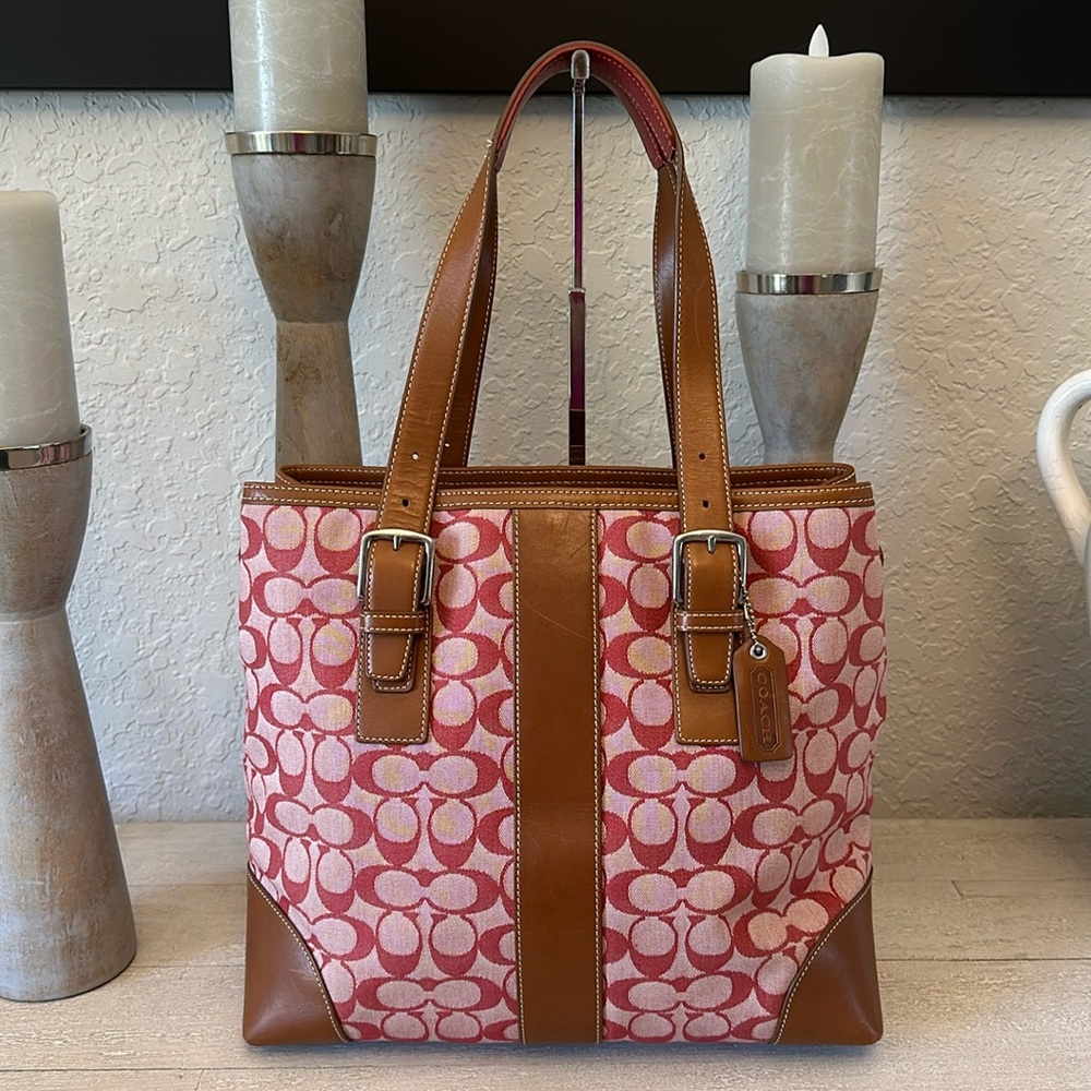 Coach Hamptons Signature C Tote Tan leather with contrast stitch EUC - Picture 3 of 10